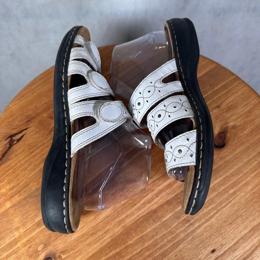 Clarks Slide Sandals Women 7.5 White Leather Good Triple Strap Adjustable Boho